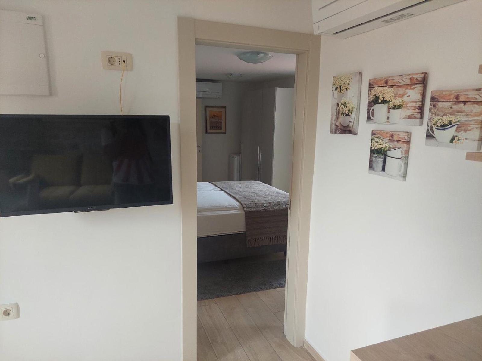 Apartment Lino - City Center Ровинь Экстерьер фото