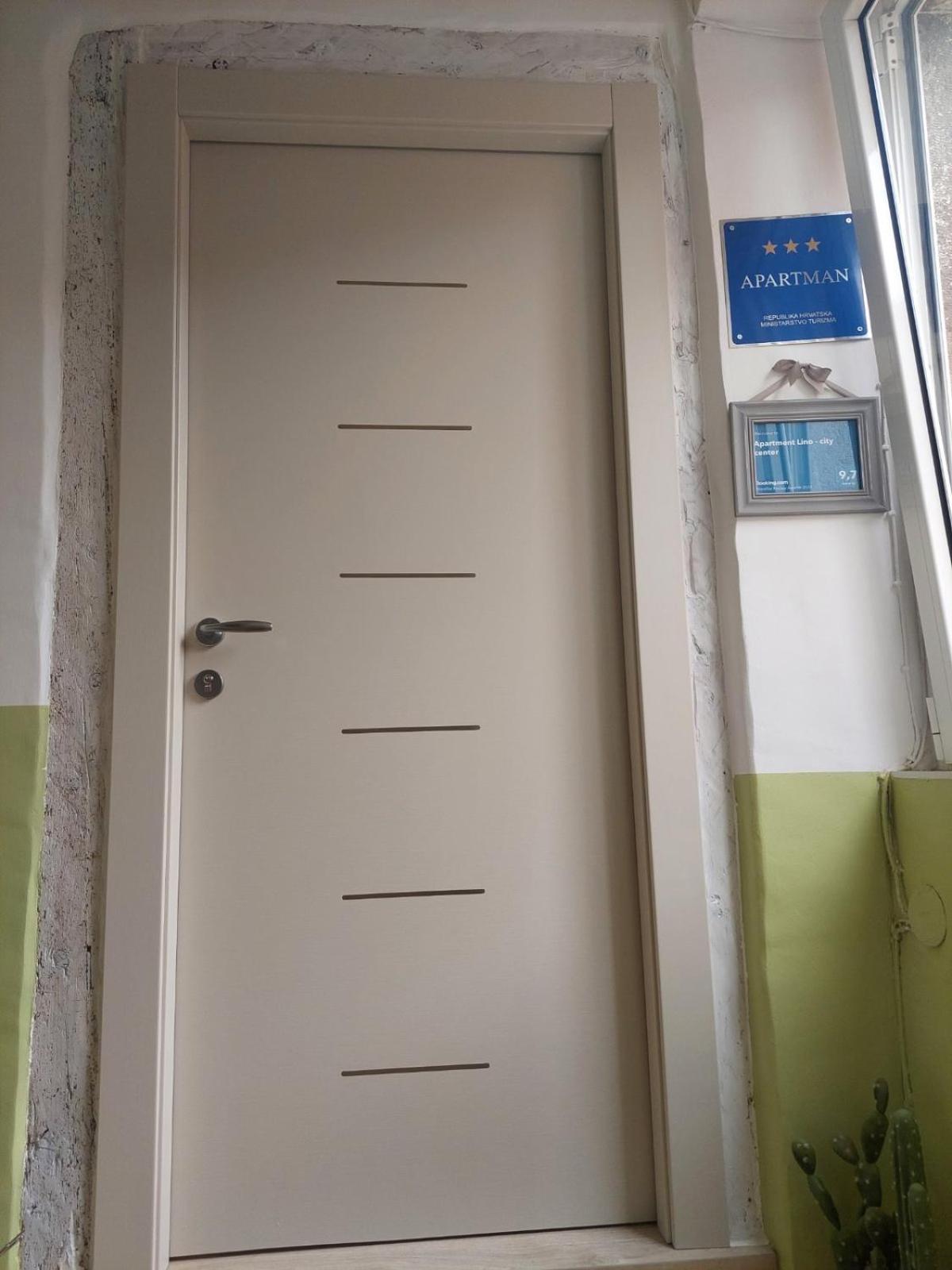 Apartment Lino - City Center Ровинь Экстерьер фото